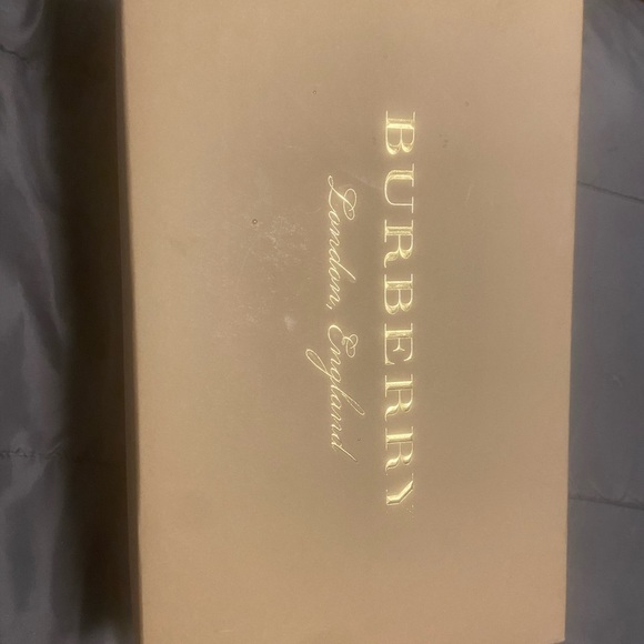 Designer sandals.. - Picture 2 of 6